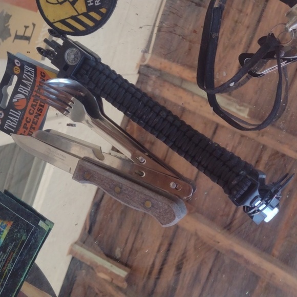 Trail Blazer Multi-Tool Set with Knife and Carabiner& More - Picture 4 of 4